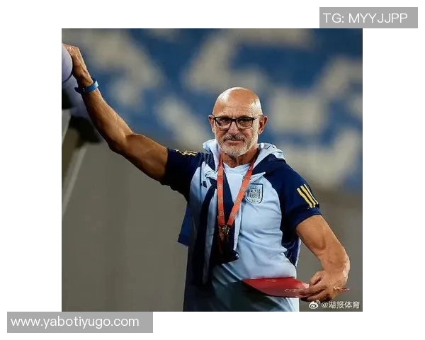 德拉富恩特与西班牙足协对奥尔莫伤情的不同解读引发关注 德拉富恩特与西班牙足协对奥尔莫伤情的不同解读引发关注