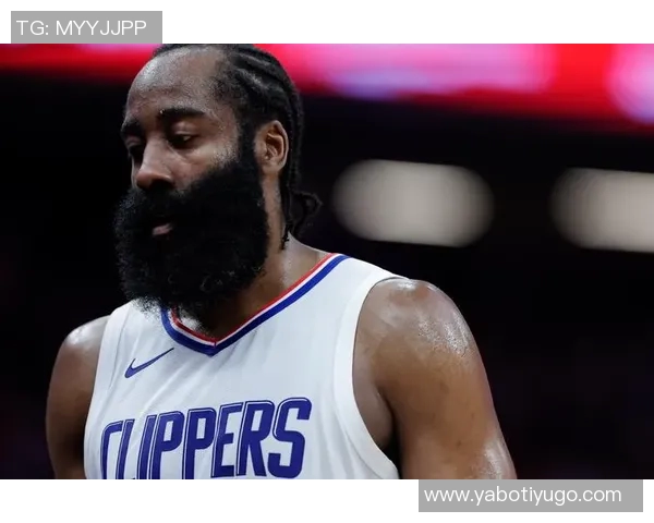 哈登首节表现抢眼轻松拿下11分3篮板2助攻正负值高达14 哈登首节表现抢眼轻松拿下11分3篮板2助攻正负值高达14