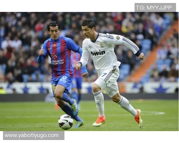 皇马与19岁右边锋马内克斯雷佐拉达成三年签约协议 皇马与19岁右边锋马内克斯雷佐拉达成三年签约协议