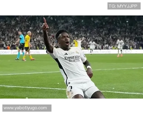 卡马乔谈维尼修斯情绪波动与阿隆索适应首赛季的挑战